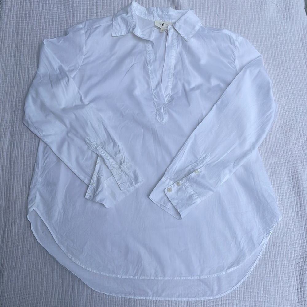 Lou & Grey white cotton tunic, low V neck, 3 button sleeves. No flaws! L